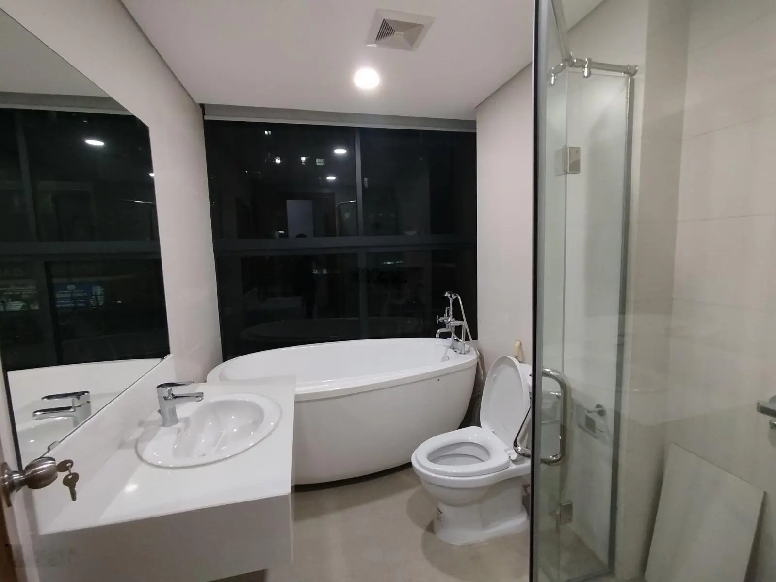 Chính chủ cần bán gấp căn 2n2vs 66m2 tại Center Point - 110 Cầu Giấy giá 4,5 tỷ