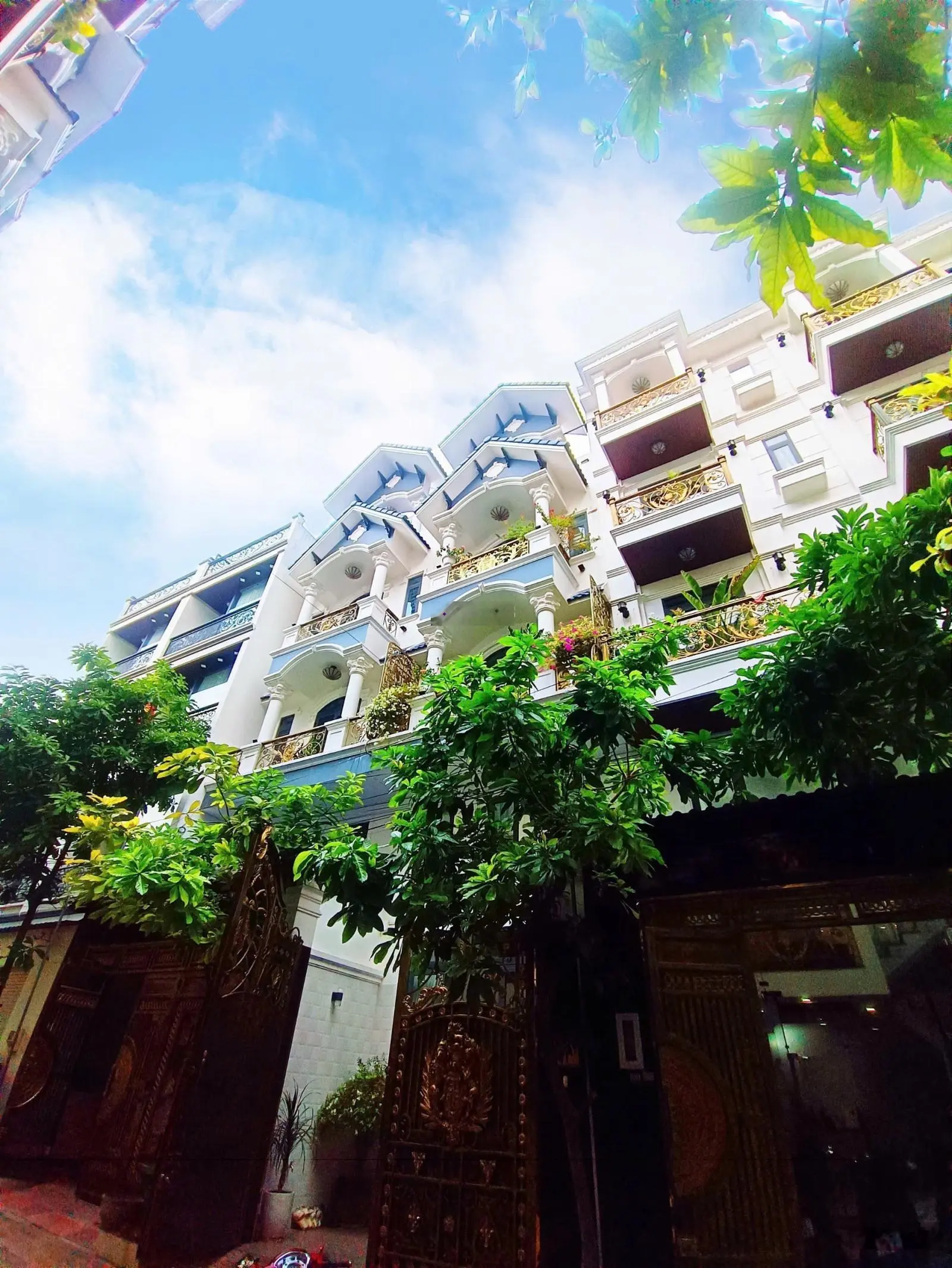 Bán nhà phố KDC Lộc Vừng gần Vạn Phúc city,Tặng full nội thất cao cấp 1T3L 4PN 5WC