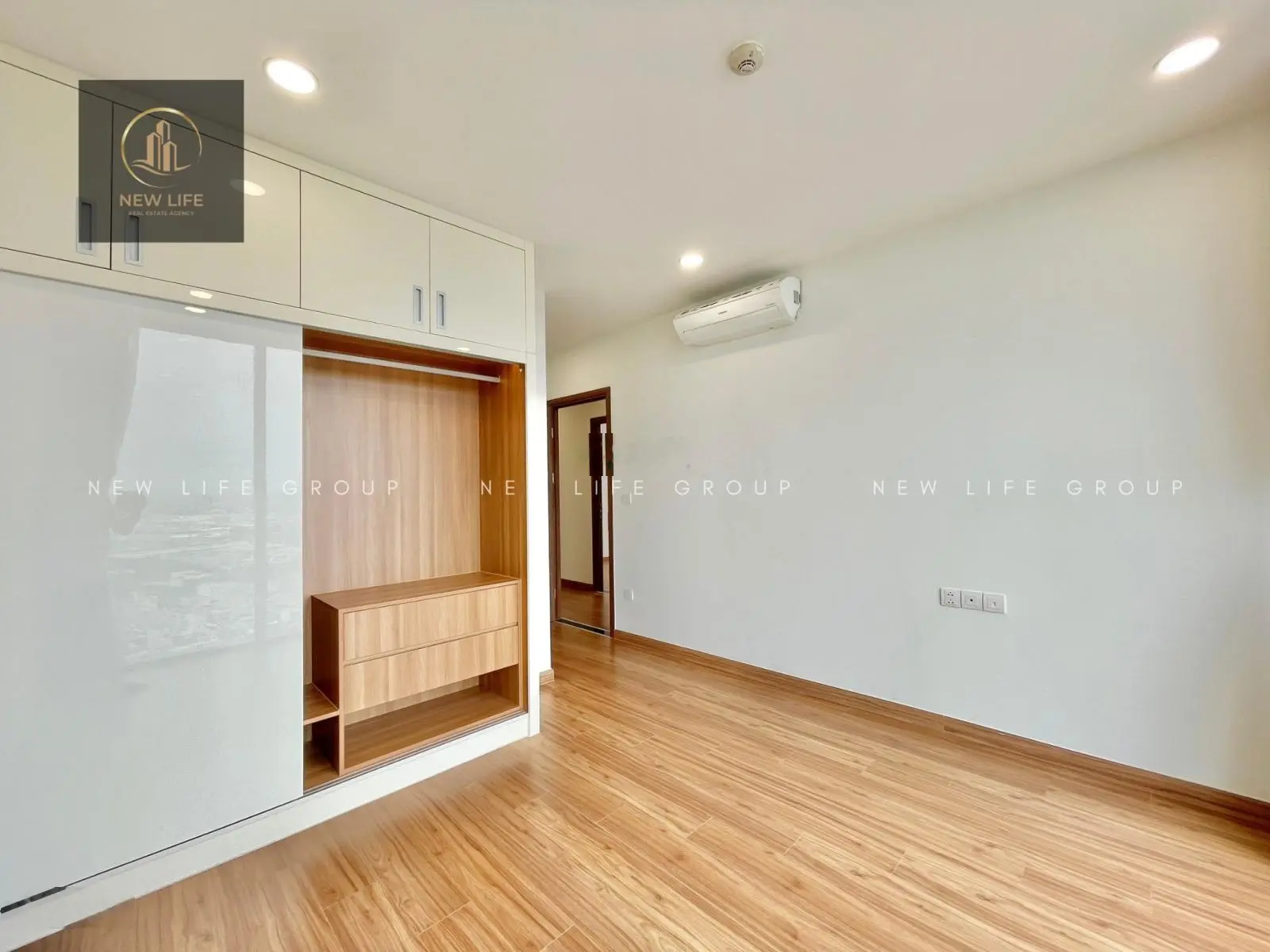 Bán căn hộ 2 phòng ngủ, 2wc, 73m2. Giá 4.5 tỷ (bao hết0888 887 ***