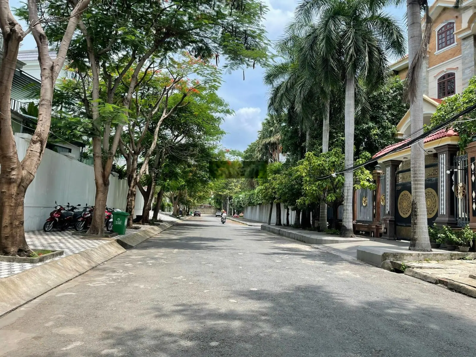 Biệt thự 200B14 Nguyễn Văn Hưởng, P. Thảo Điền, Quận 2. DT: 12x29m 3 lầu. Giá bán 75 tỷ