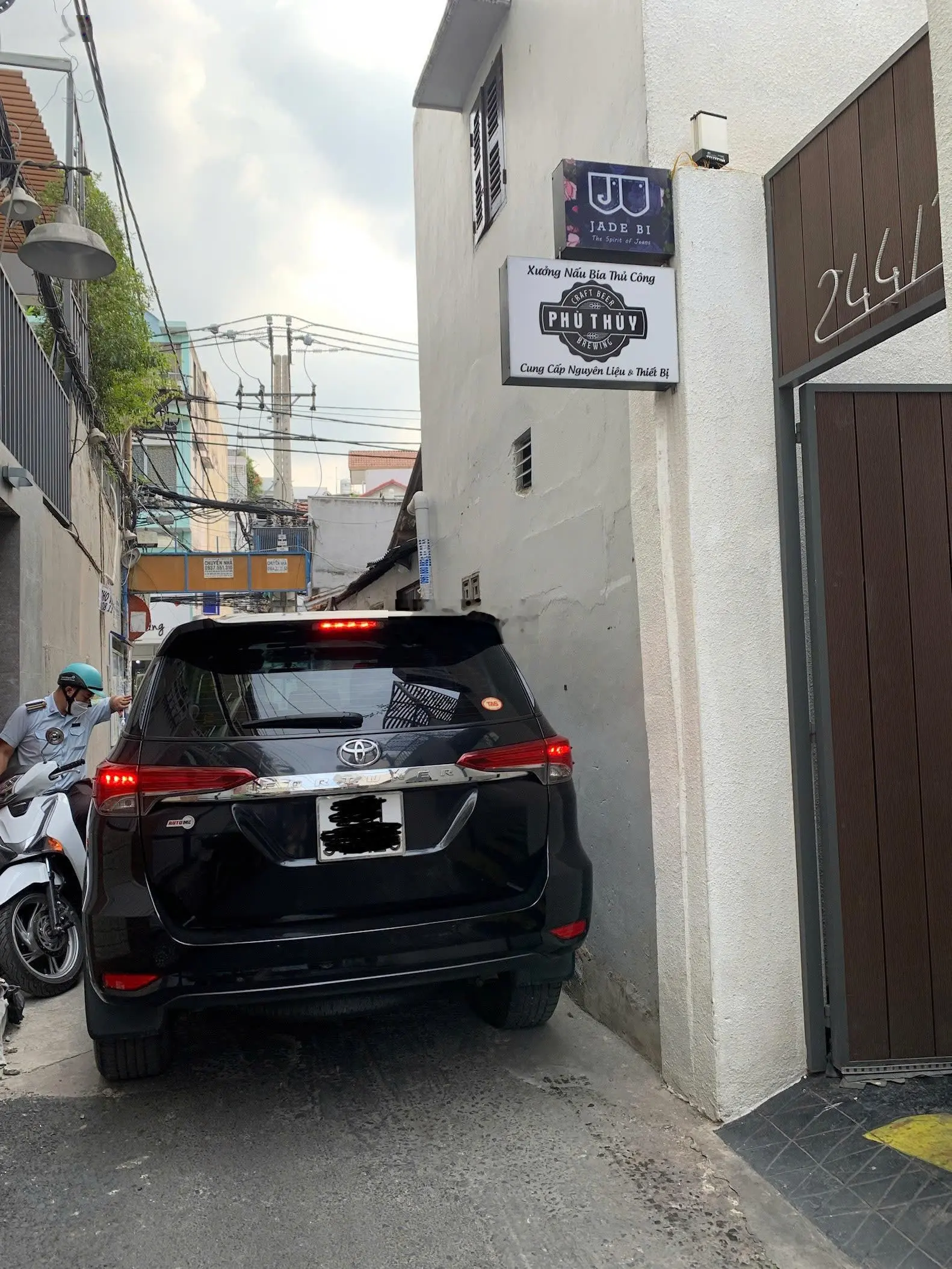 Bán nhà hẻm xe hơi sát MT đường Huỳnh Văn Bánh, P. 11, Q. Phú Nhuận. 115.5m2, 3 tầng. Chỉ 17.8 tỷ