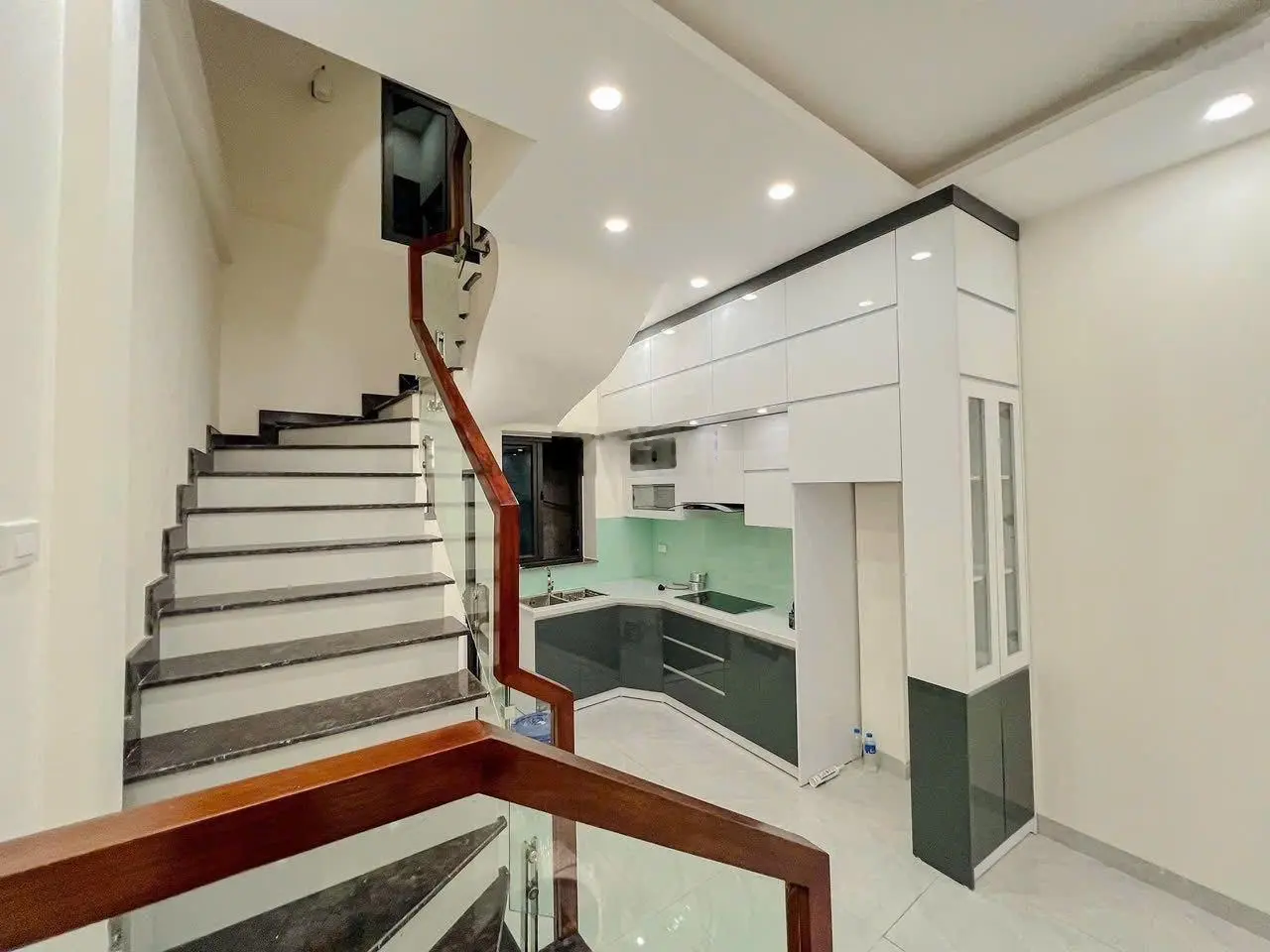 Hà đông ô tô đỗ cửa - sát phố - nhà đẹp - ở ngay - - dt 35 m -4 tầng -mt 3.5 - giá :7.2 tỷ