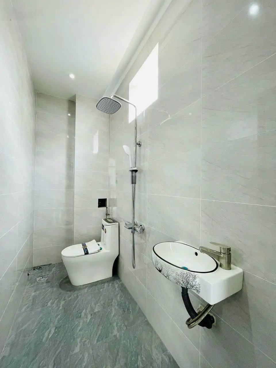 Bán lỗ căn nhà Cao Thắng, Q3 50m2 1 trệt 3 lầu 4PN, 4WC. Đang cho thuê 20 tr/tháng. Sổ công chứng