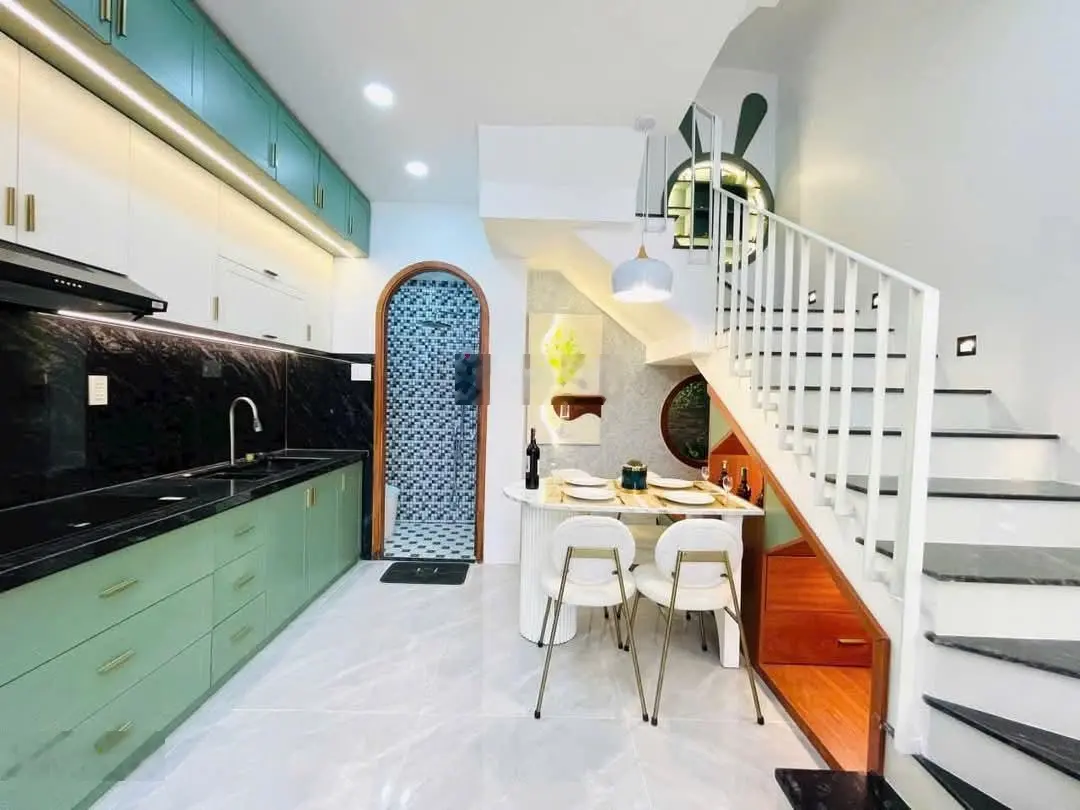 Bán gấp nhà gần Coopmart Rạch Miễu ngay Nhiêu Tứ, Phú Nhuận. Chỉ 2tỷ8 với 40m2 - 3PN. SHR