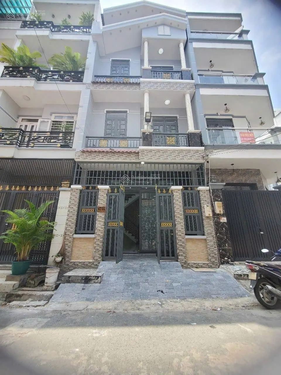 Bán nhà 4 tầng mặt tiền hẻm 67 Đào Tông Nguyên. Hẻm xe hơi 6 m thông tứ phía. Giá 5.3 tỷ tl