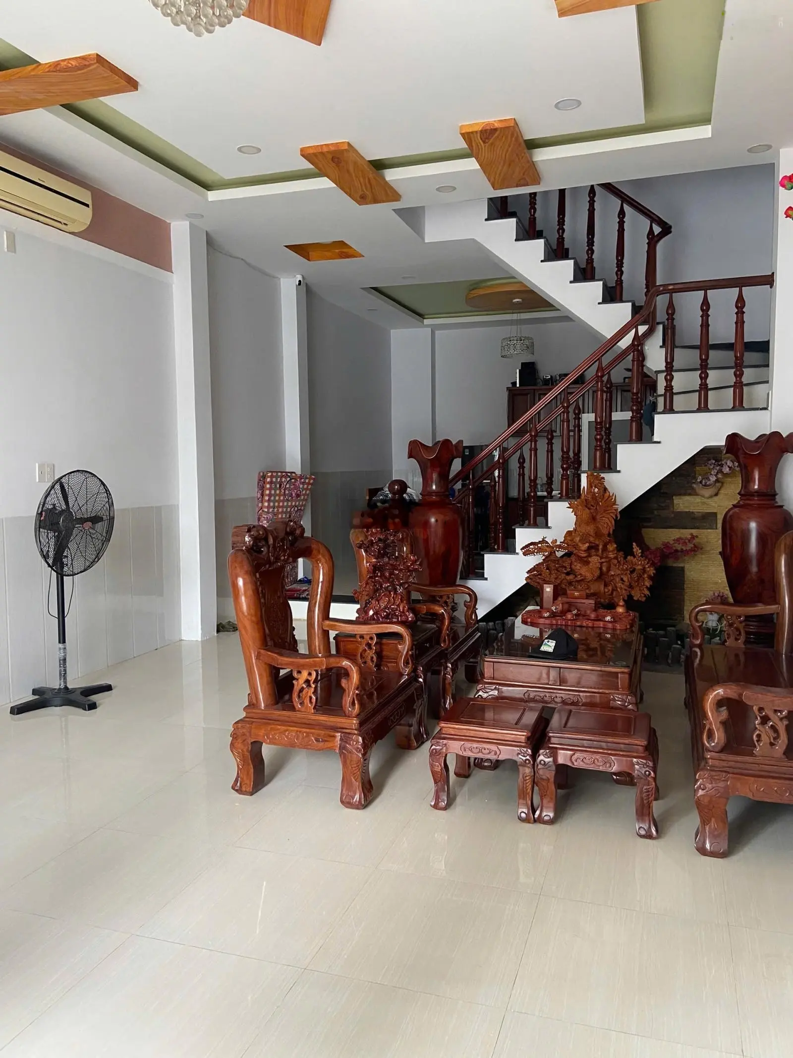 Nhà 3 tầng 65 m2 (DTSD 195 m2), ngang 5m, đường 10m đường thông, nội thất xịn giá 6.3 tỷ Phước Long