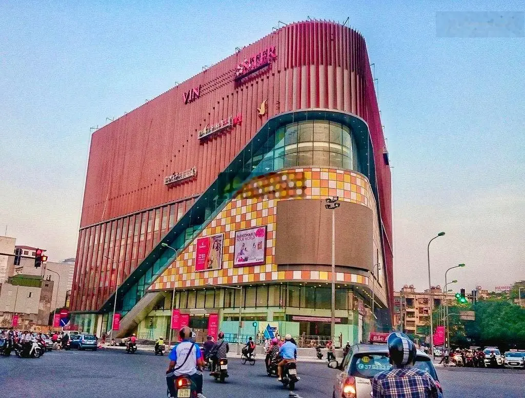 Cần bán nhà mặt phố Huỳnh Thúc Kháng, Quận Đống Đa. DT sổ 70m2 x 7T, MT 5m. Vị trí đẹp, KD sầm uất