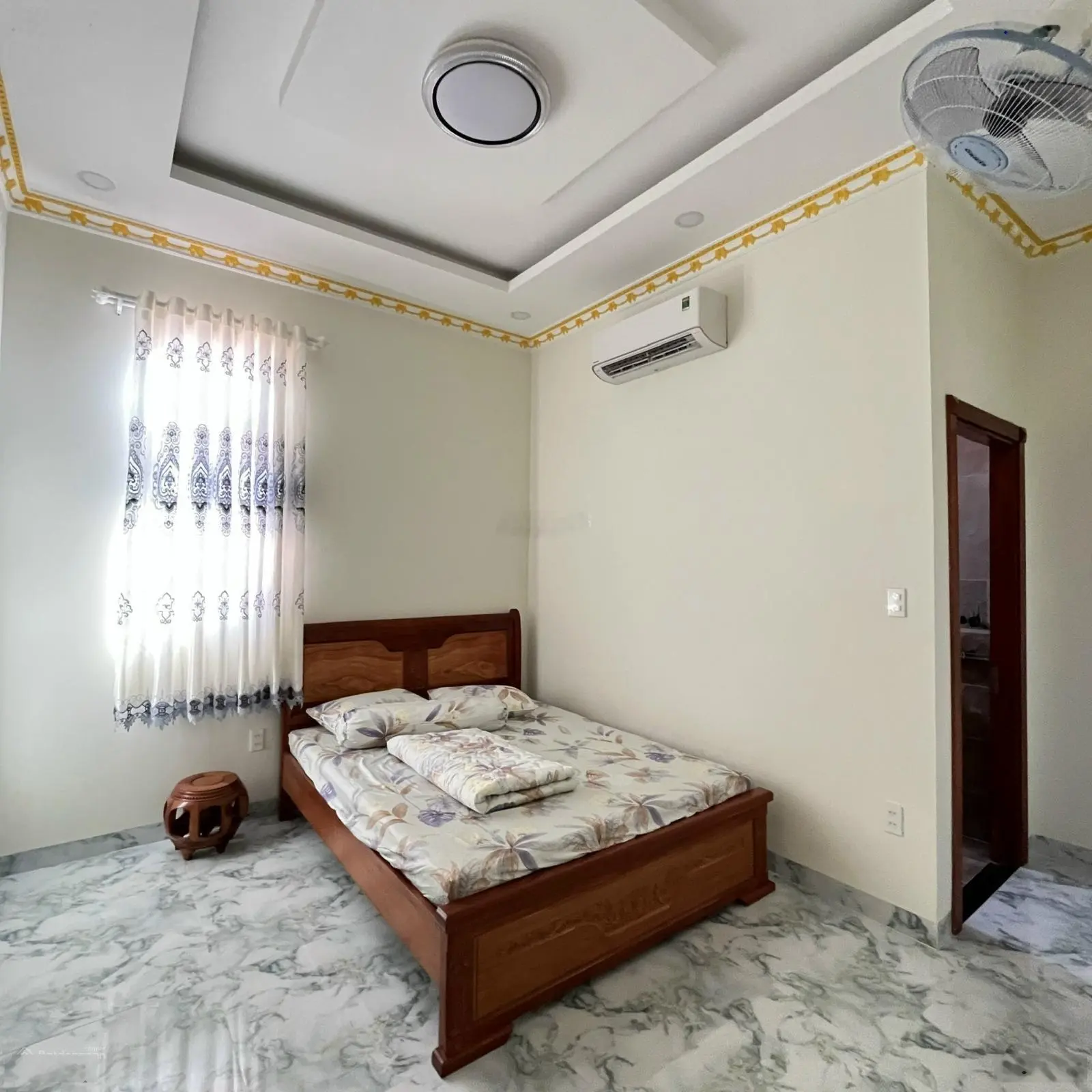 Bán Nhà 3 Lầu Hoàn Công 12pn full Nội Thất Cao Cấp Trung Tâm Tp Thuận An Bình Duong