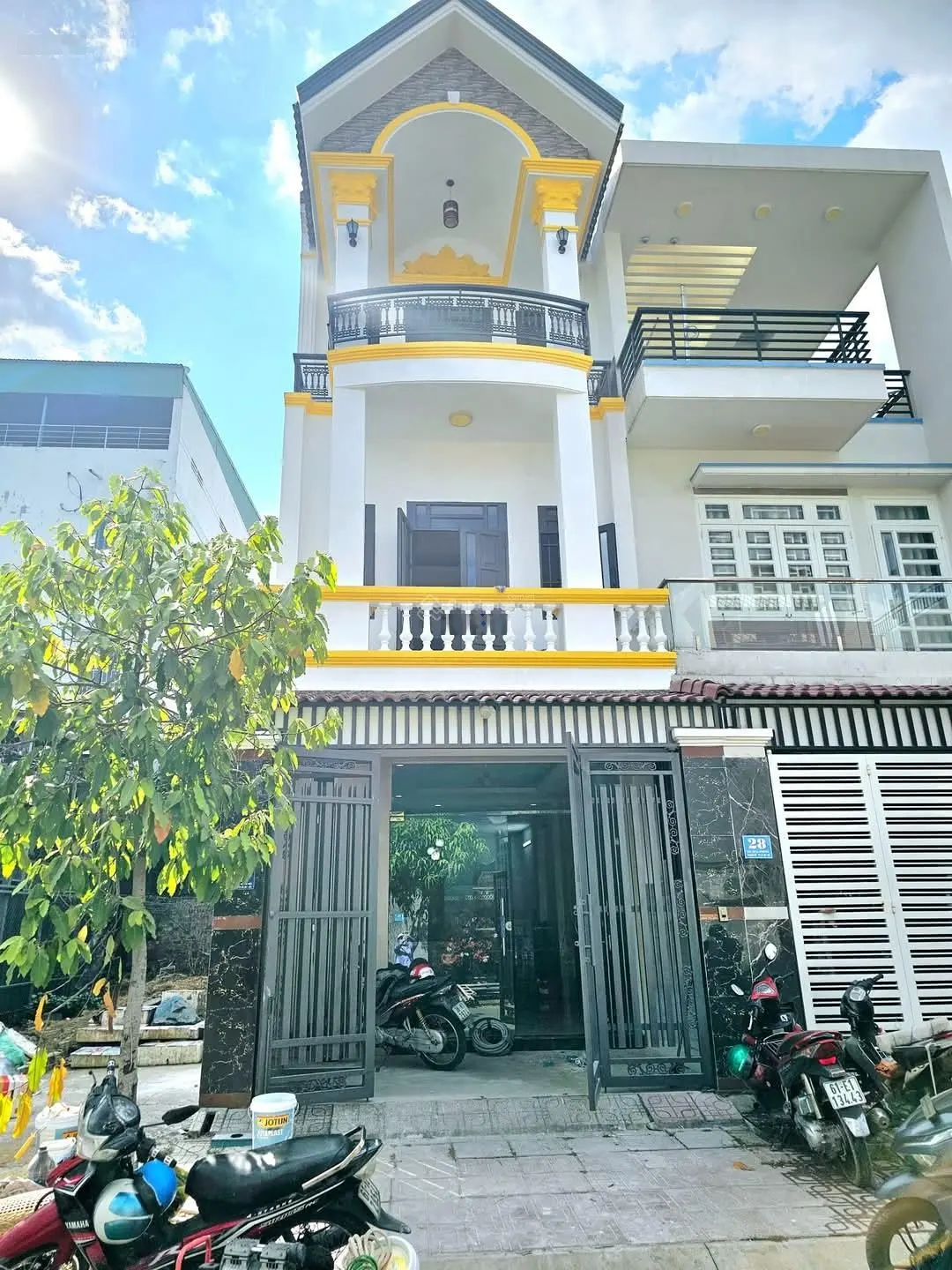 Cần bán nhà KDC gần QL 1k trệt 2 lầu DT 61m2 TC 100% ngang 4,5x16m, giá 4 tỷ 750 LH 0906309279