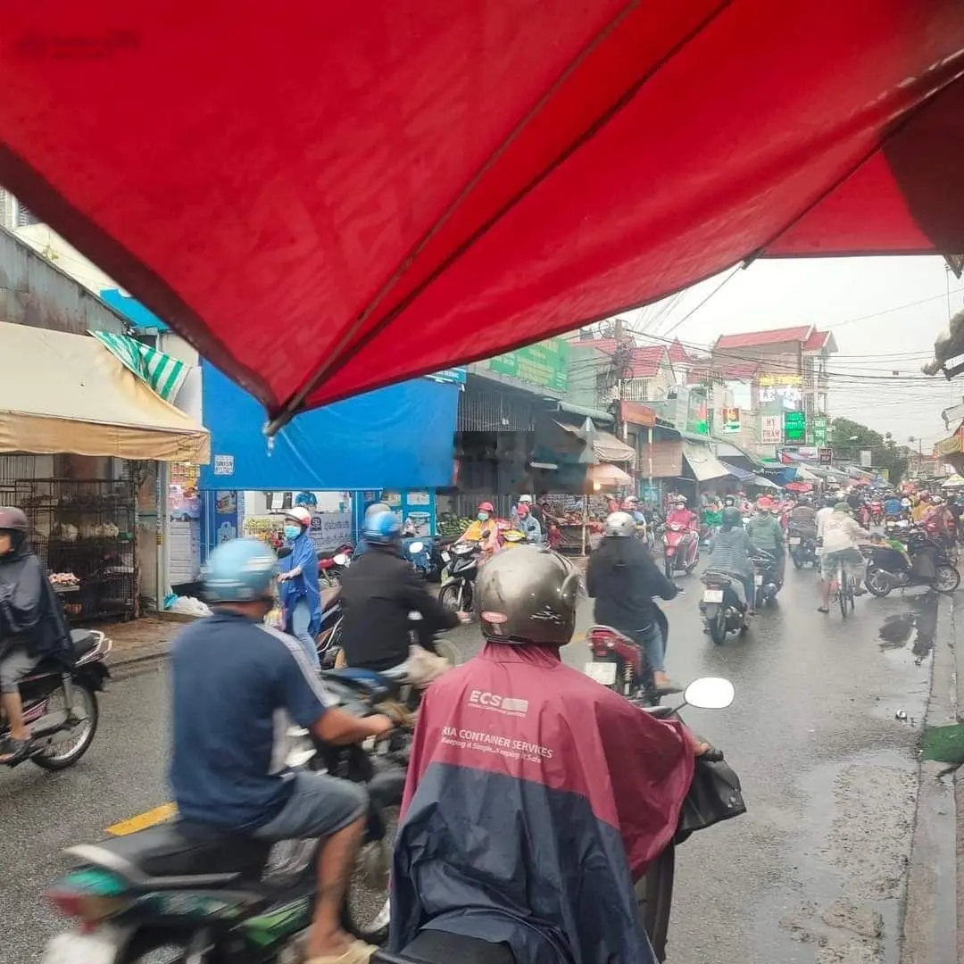 Bán nhà mặt phố đường Đoàn Thị Kia, giá tốt nhất chỉ 7,5 tỷ vnd, 157m2