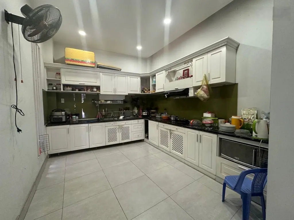 Bán gấp - Chính chủ bán nhà MT Trịnh Hoài Đức, Hiệp Phú - ngang khủng 6.54m, giá yêu thươ chỉ 13. x