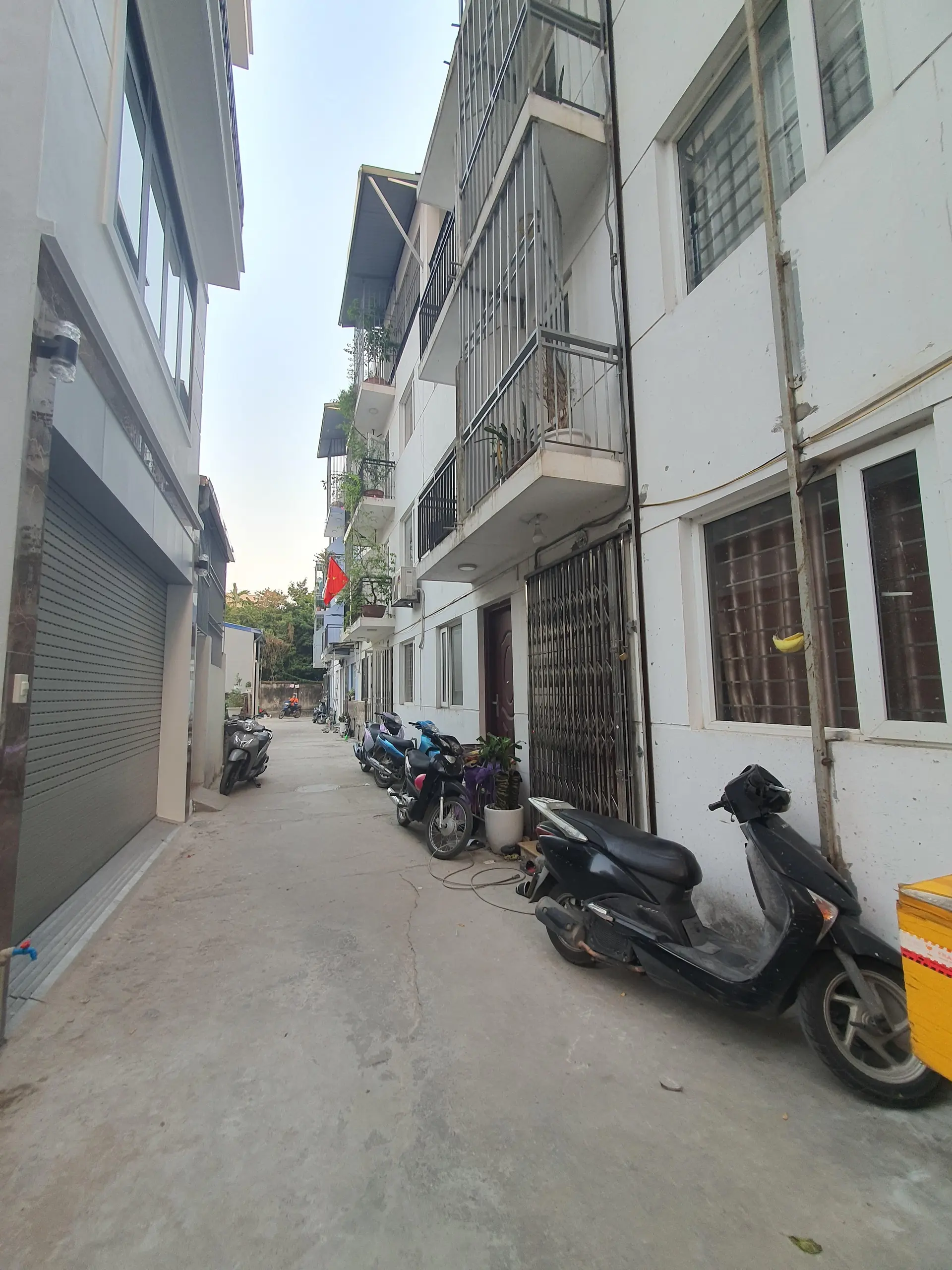 Gia đình tôi cần bán nhà 4 tầng phố Kẻ Vẽ, DT 47.5m2, ô tô vào cổng, SĐCC. Giá 7.1 tỷ có TL
