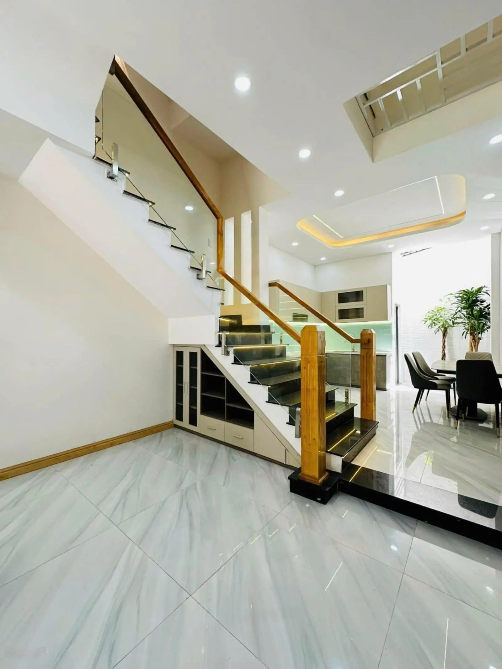 Bán nhà riêng hẻm ô tô Đ. Nguyễn Hồng Đào Tân Bình. Giá 3tỷ570TR, Diện tích 45m2