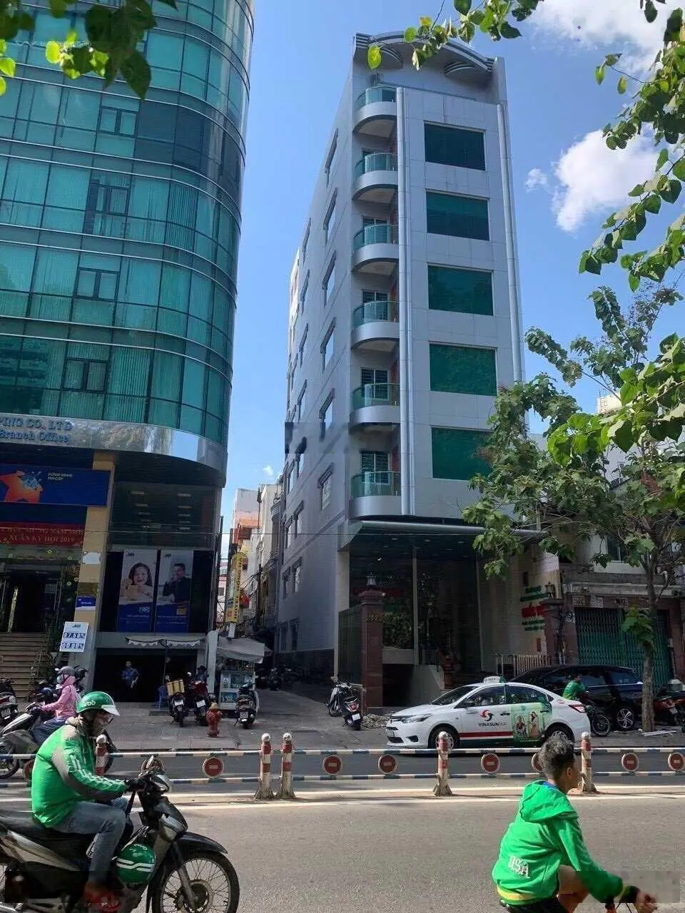 Bán nhà mặt tiền Ung Văn Khiêm, Bình Thạnh. DT: 12m x 32m, 1 hầm, 7 tầng. Giá 85 tỷ. LH 0906 320 ***