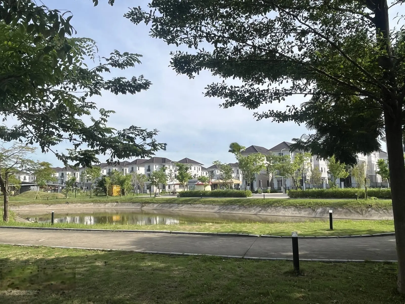 Bán 2 suất ngoại giao biệt thự view hồ phiên bản limited giá tốt, miễn lãi suất 12 tháng