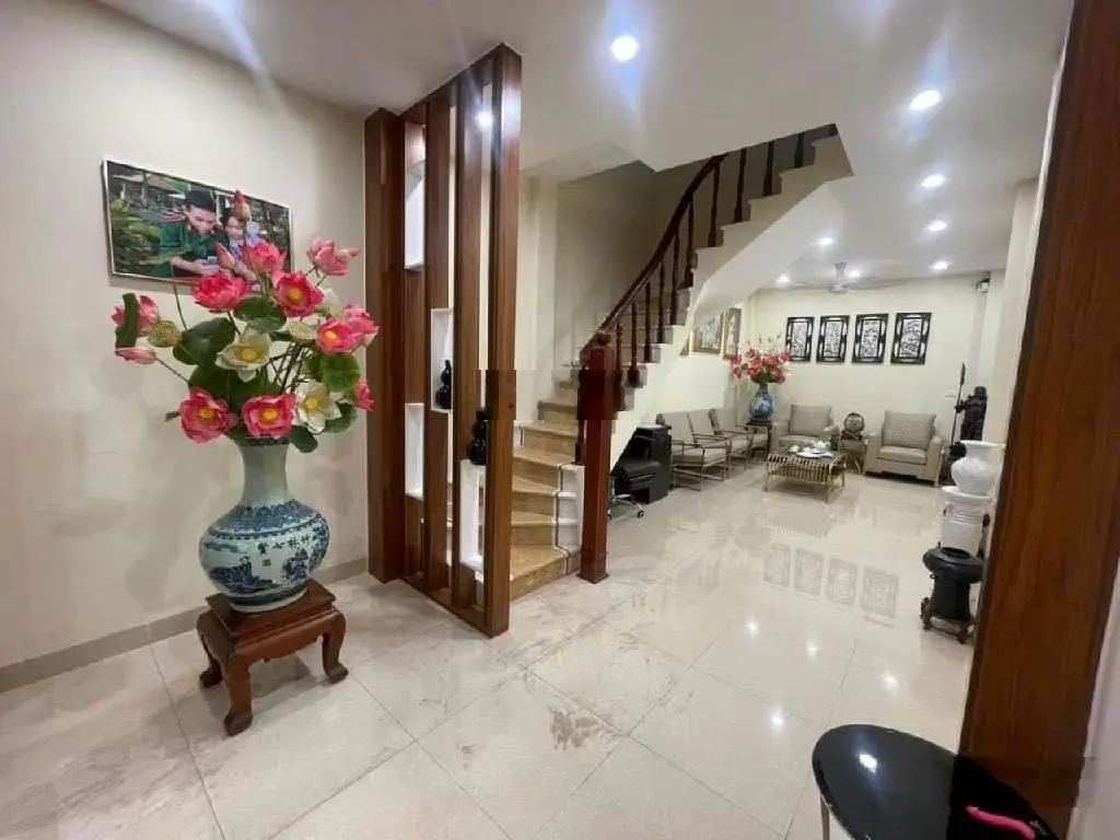 Bán nhà mặt phố 2 mặt thoáng ở đường Nguyễn Công Hoan quận Ba Đình Hà Nội DT 63m2 giá siêu rẻ 27 tỷ