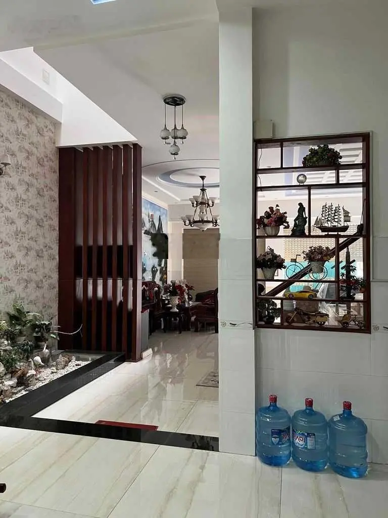 Bán nhanh nhà đôi Vip Tên Lửa - 8x20m, 4 tầng thang máy - công viên