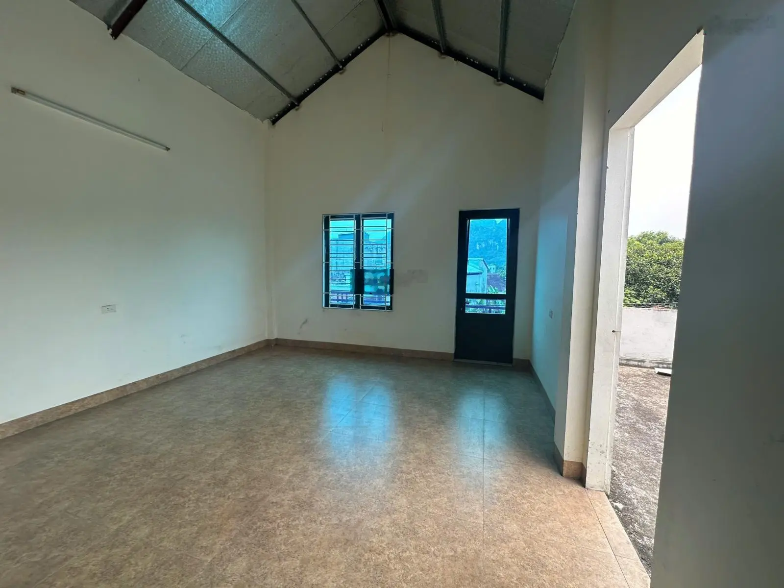 Chính chủ cần bán nhà 162m2 view hồ Quan Sơn, sẵn sổ