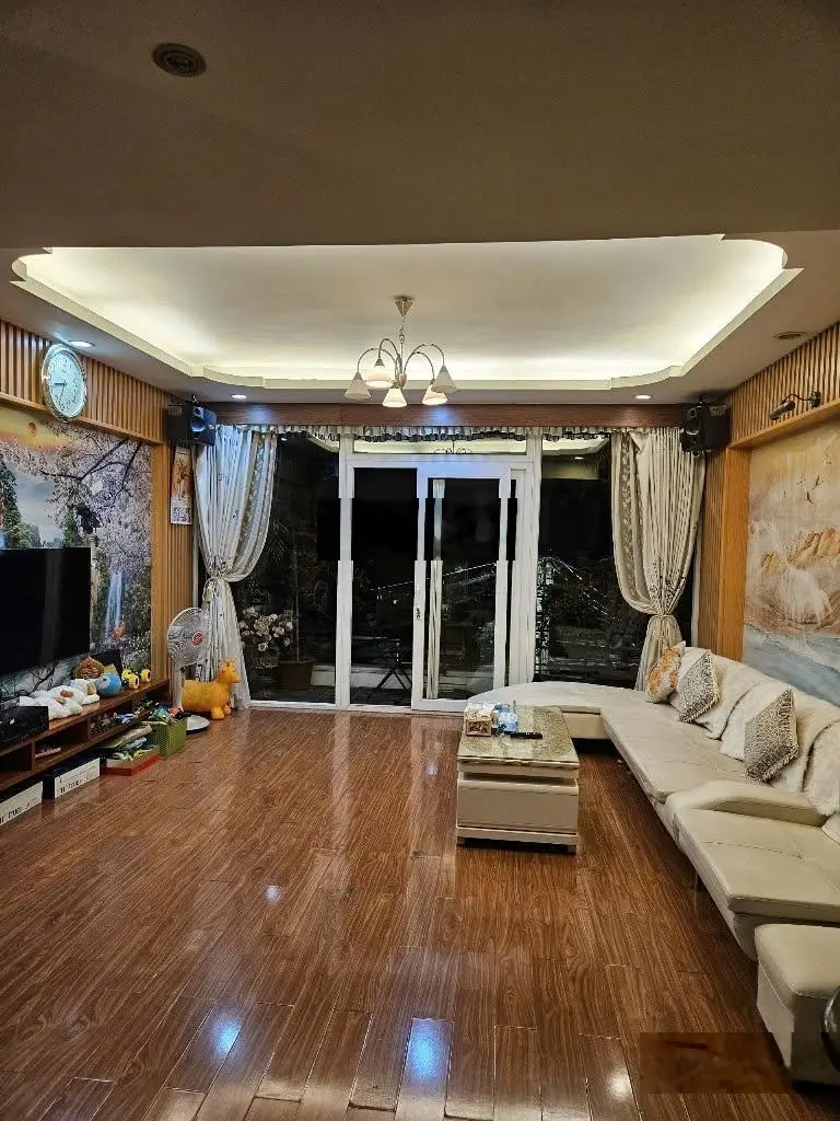 Nhà phố tây hồ, nhà đẹp - gara ô tô - mặt tiền đẹp - tặng full nội thất vip, 44,5 m2, giá 15,5 tỷ.