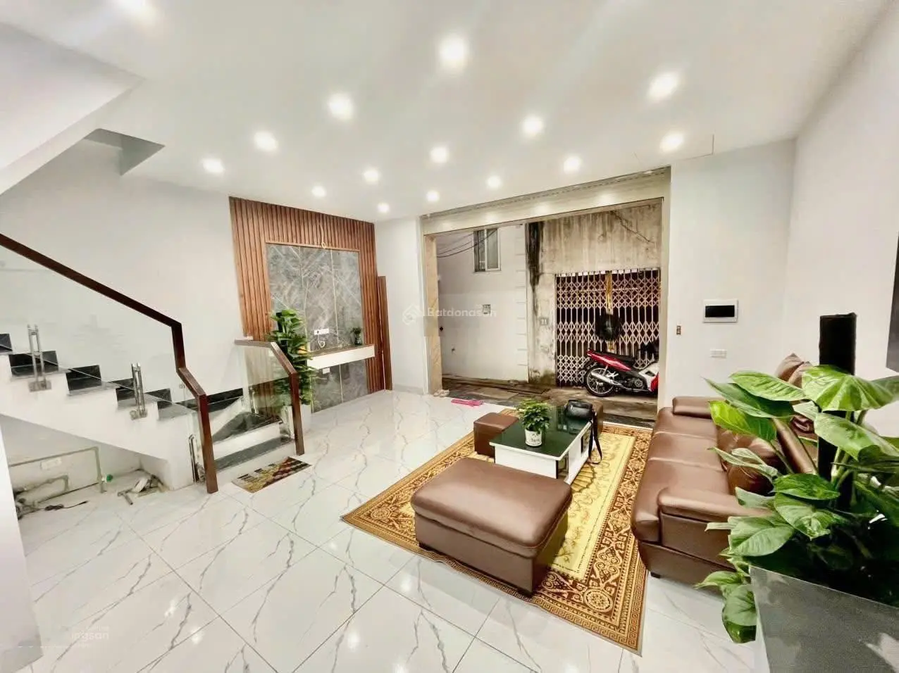 Cực hiếm chỉ hơn 4 tỷ có ngay nhà 5 tầng mới koong tại tam hiệp tt thanh trì ngõ đẹp ôtô cách 15m