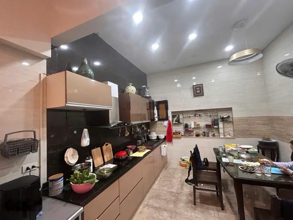Bán nhà trung tâm Hoàn Kiếm giá hiếm 10 tỷ nhỏ thiết kế 50m2 tiện ích đầy đủ . LH 0979 389 ***