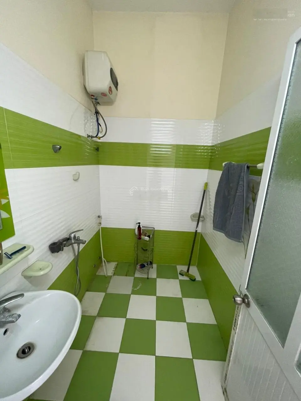 Nhà đẹp ngõ nông Hồ Sen Phố . Giá chỉ 2ty850. LH 0947 800 ***