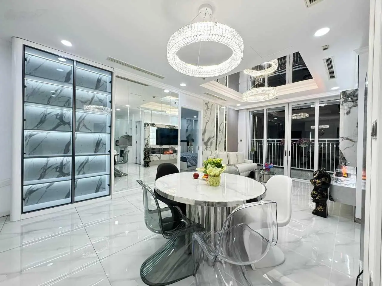 Chính chủ cần bán gấp 3PN nội thất sang xịn, tòa Landmark 1, Vinhomes Central Park