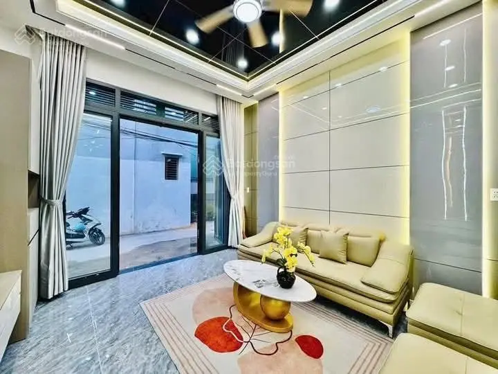 Bán ngộp nhà Hồ Thị Kỷ, P1, Q10, DT 65,7m2, giá 2 tỷ 410tr, HĐT 20tr/ tháng. sổ hồng riêng.