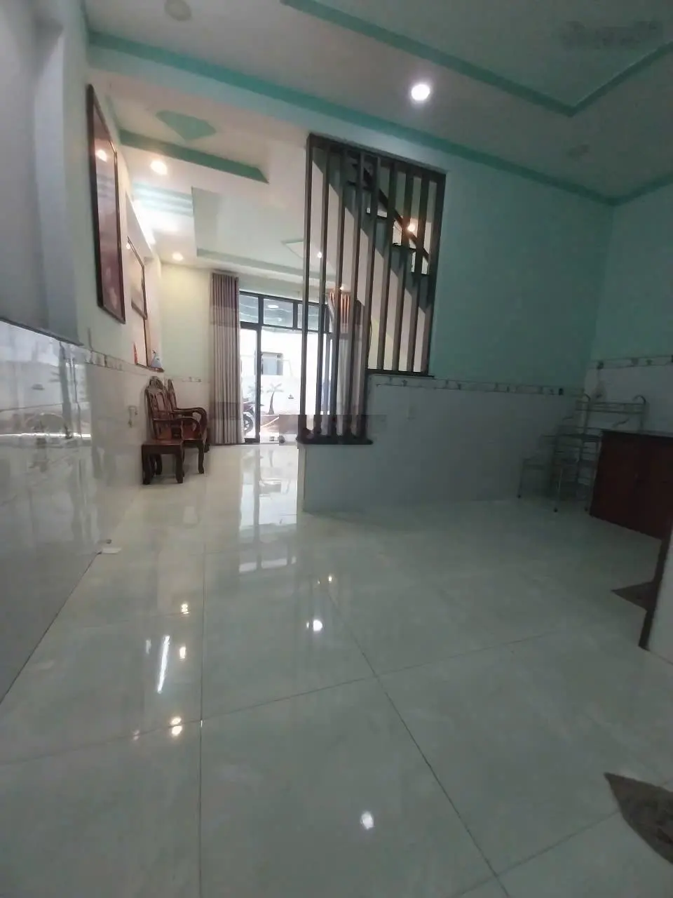 Chính chủ gởi bán nhà trệt 1lầu, Đông Hòa. SHR, DT sàn 90m, đường 4m. Xây dựng kiêng cố. Đến ở luôn