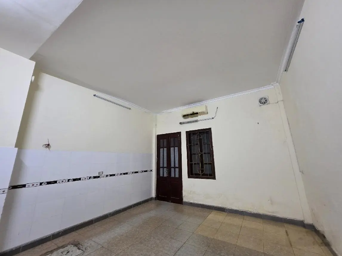 Bán nhà Trung Kính, Cầu Giấy: 105m, 6 tầng, MT 4,7m giá 36,5 tỷ. Phân lô ô tô tránh kinh doanh.