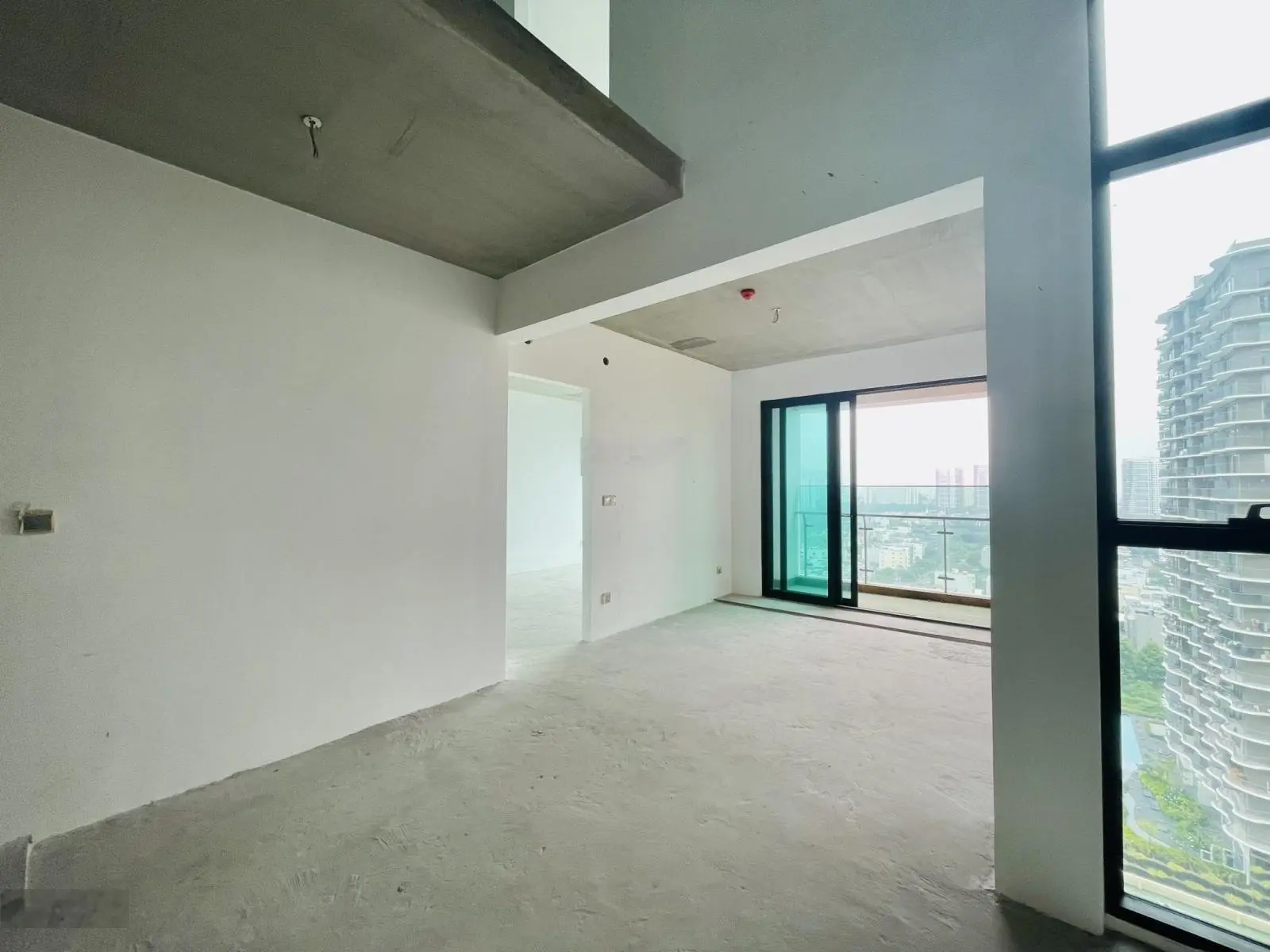 Hot Deal - Bán căn hộ duplex Sky Loft 3PN Tòa Altaz - Bàn giao nhà thô, Giá 11.3 tỷ - View Landmark