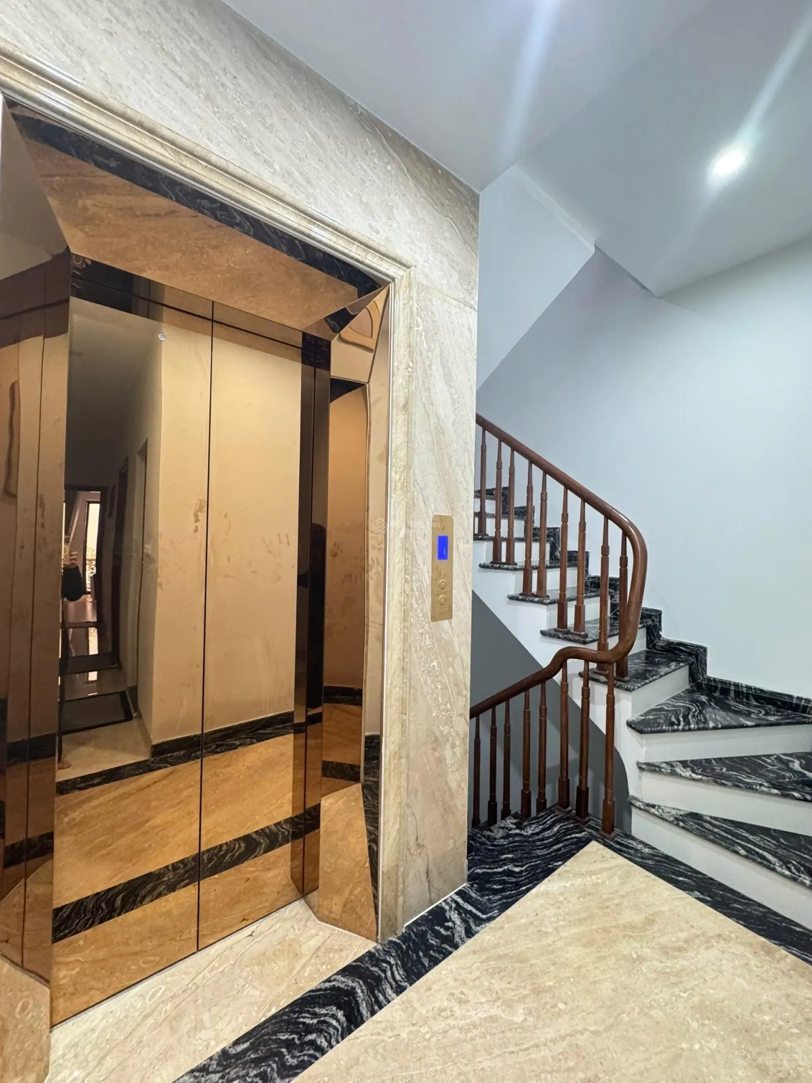Siêu phẩm phố Ngọc Lâm, nhà mới 6 tầng, gara ô tô, thang máy nhập khẩu, full nội thất xịn xò