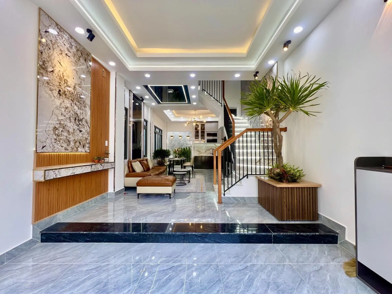 Nhà 3 lầu Hà Huy Giáp Q12 giáp Gò Vấp ngang 4.3m full option chưa tới 5 tỷ