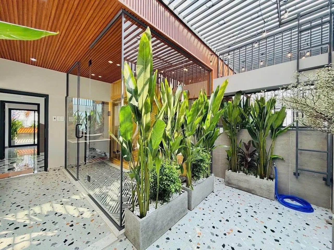 Chú Minh cần bán GẤP nhà hẻm 5m Nguyễn Thị Diệu, Q3, 68m2, 4 tỷ390, sẵn sổ hồng, có hđ thuê 20tr/th