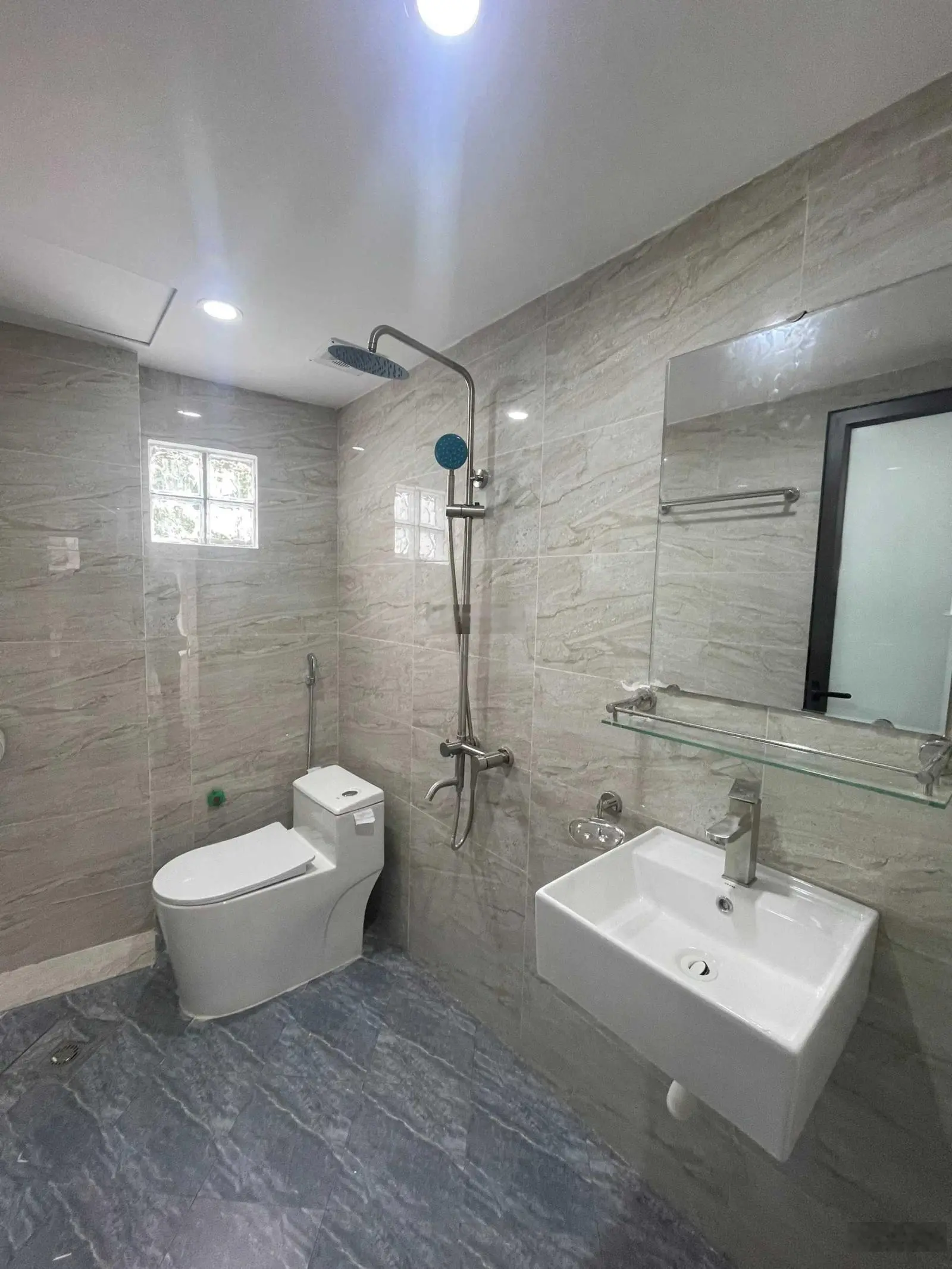 BÁN NHÀ 5 TẦNG 32M2 THIẾT KẾ CỰC SANG TRỌNG.Ở LUÔN,NGÕ RỘNG,2 MẶT THOÁNG, CÁCH 10M ĐƯỜNG Ô TÔ TRÁNH