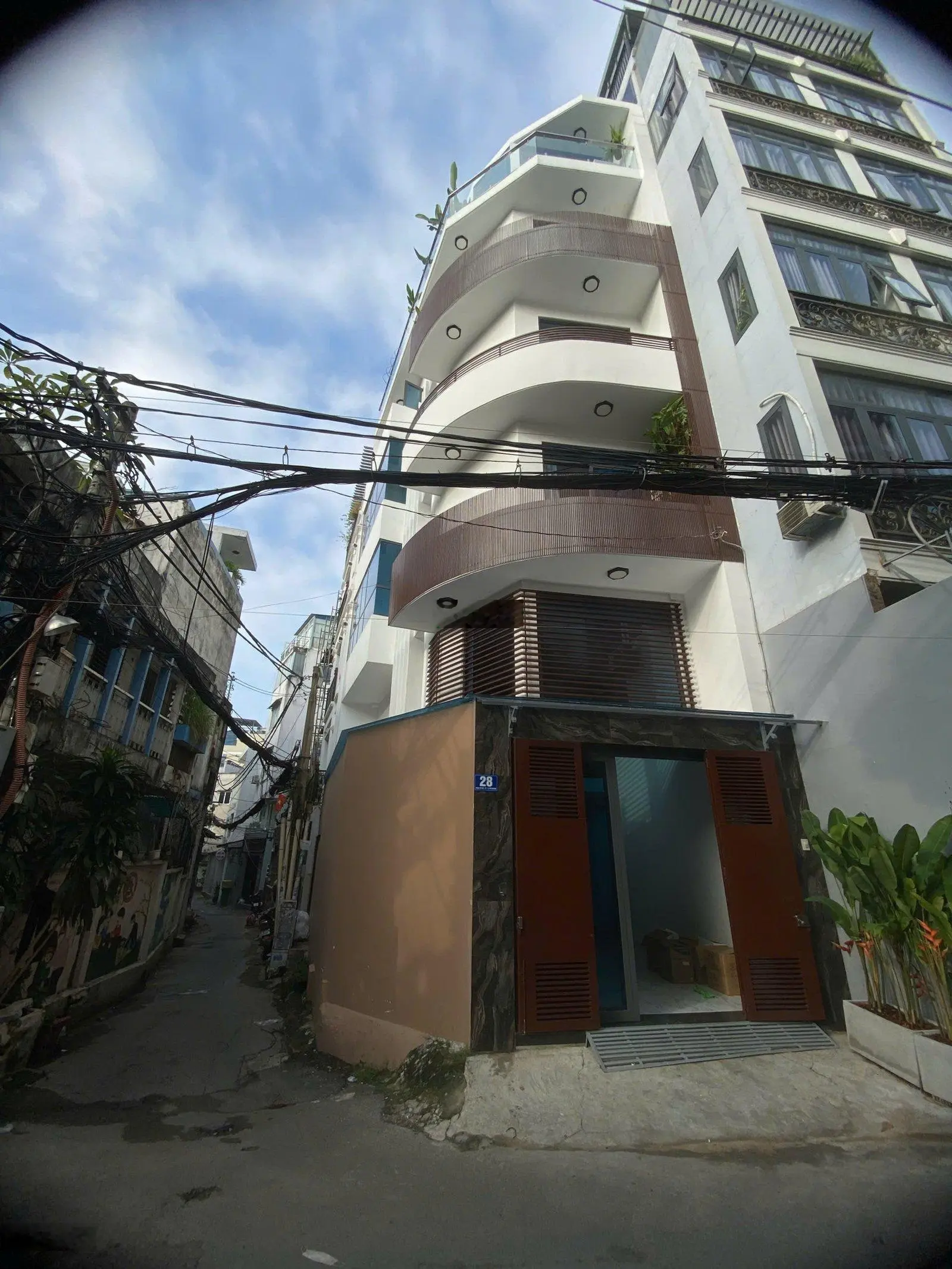 Bán nhà mặt phố Phan Tây Hồ, 13,5 tỷ, 53,2m2, 4PN, 4WC, pháp lý đầy đủ, tặng full nội thất cao cấp