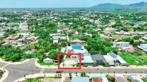 200m2 góc 2 măt tiền đường quy hoạch số 2 thị trấn Đất Đỏ ngang 16m phù hợp làm mặt bằng kinh doanh