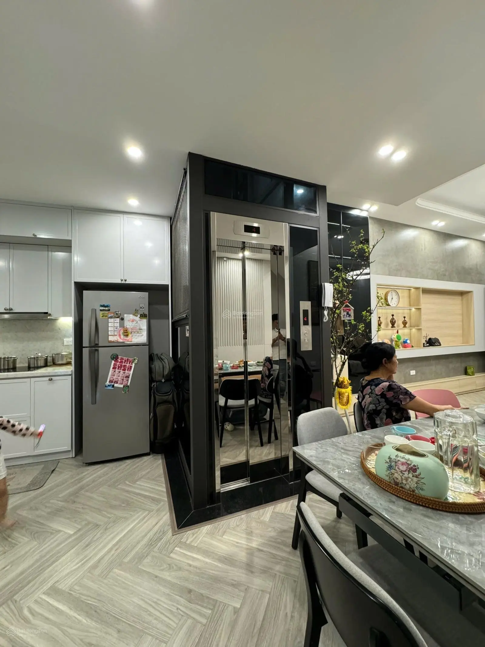 Cần bán gấp nhà phố vọng, hai bà trưng 54m2 x 5 tầng thang máy, ô tô, nhỉnh 13 tỷ.