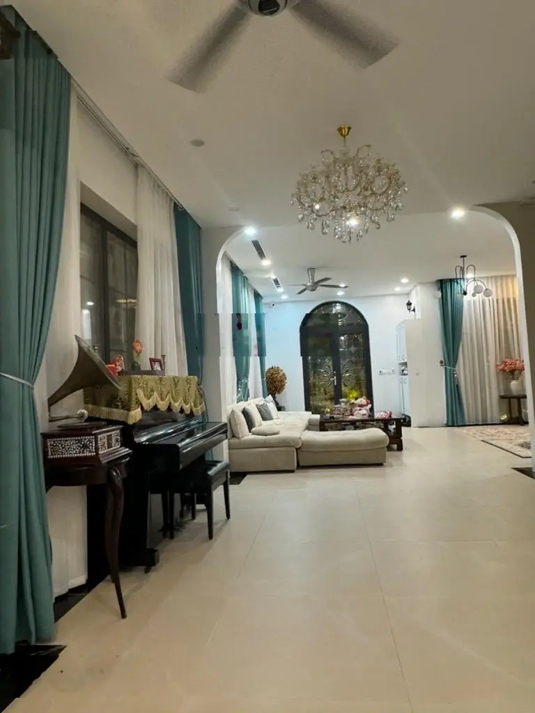 Chính chủ cần bán căn biệt thự nằm trong khu đô thị đáng sống nhất Việt Nam Vinhomes riverside