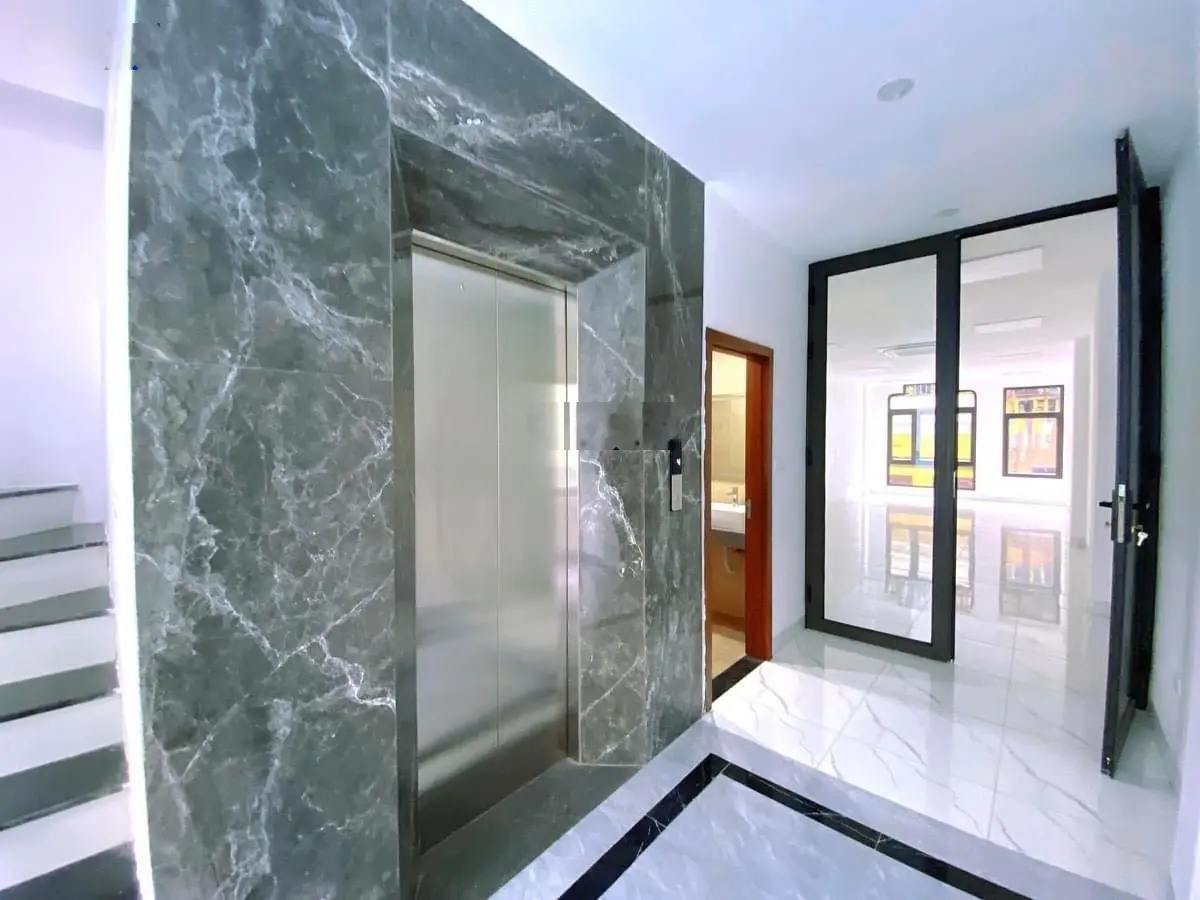 Bán nhà phố Chùa Láng Đống Đa - gara ô tô - 2 thoáng, gần hồ có thang máy 65m2/7T/5m MT nhỉnh 18tỷ