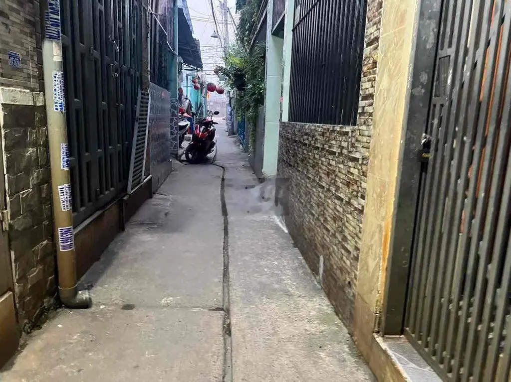 Ban nhà trệt lầu 4,4x7 sổ Hồng riêng ngay Ngã Tư Ga cách chợ 3 bước