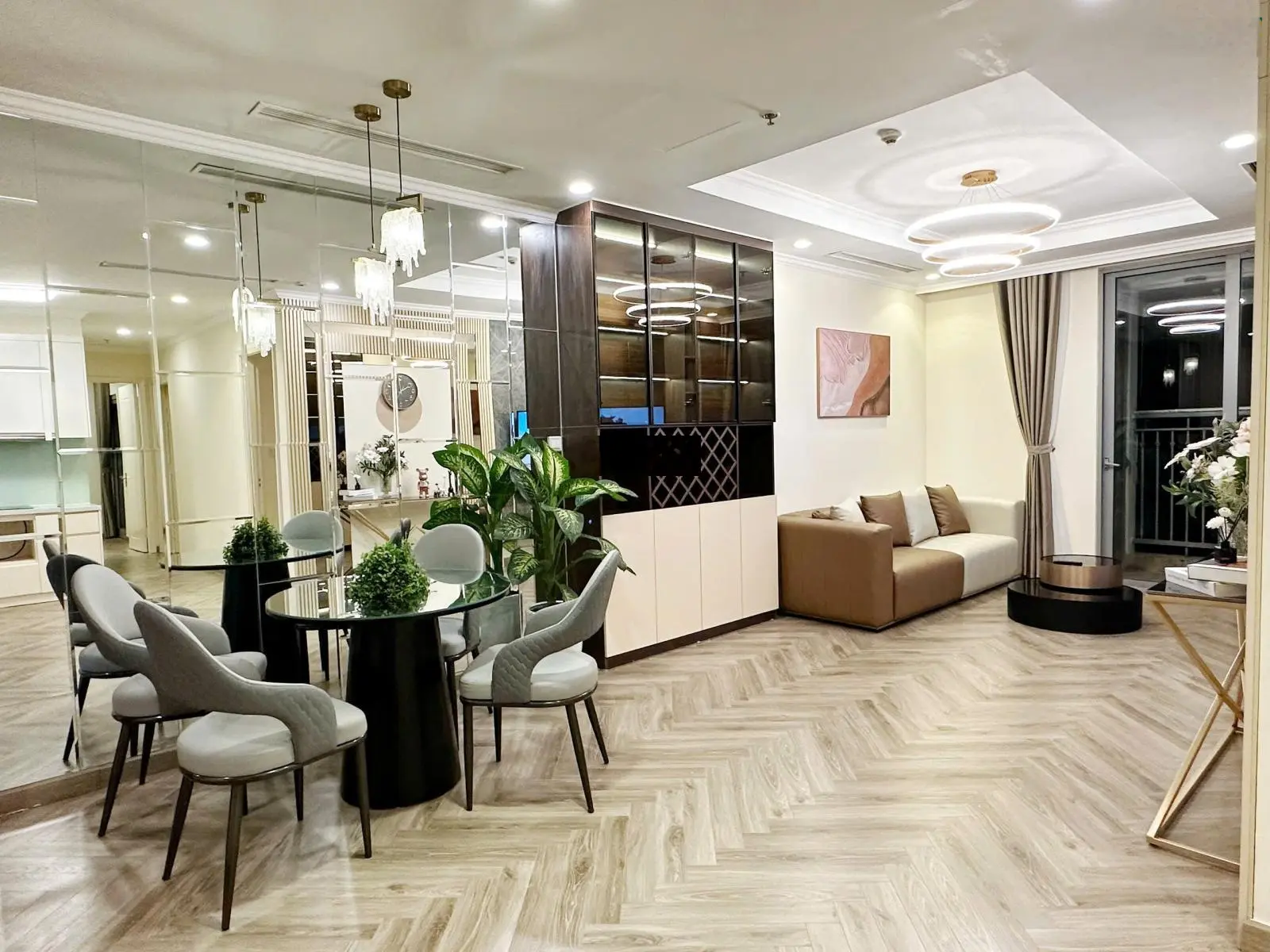 Chính chủ cần tiền bán nhanh căn hộ 2PN - Park Hill - Times City, DT 73m2, tầng trung, giá 6.280 tỷ