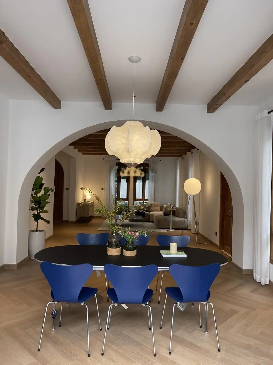 Thảo Điền - bán căn villa 500m2 - sân vườn hồ bơi. Mới 100% full nội thất - chỉ 99 tỷ