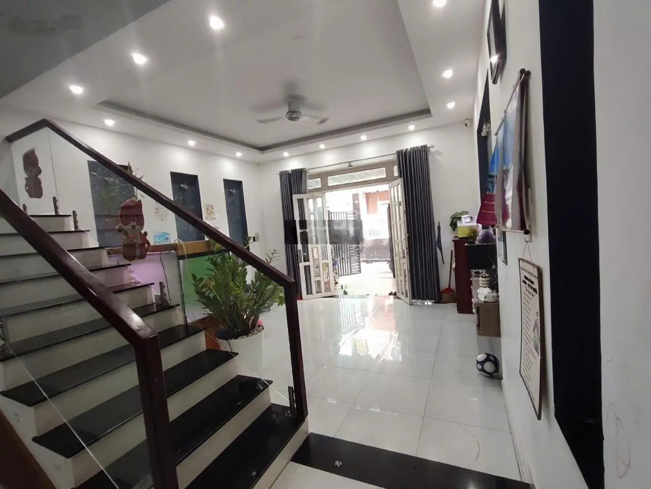 Nhà đẹp 3 tầng BTCT - Vị trí khá vip gần chợ Tăng Nhơn Phú B - Quận 9