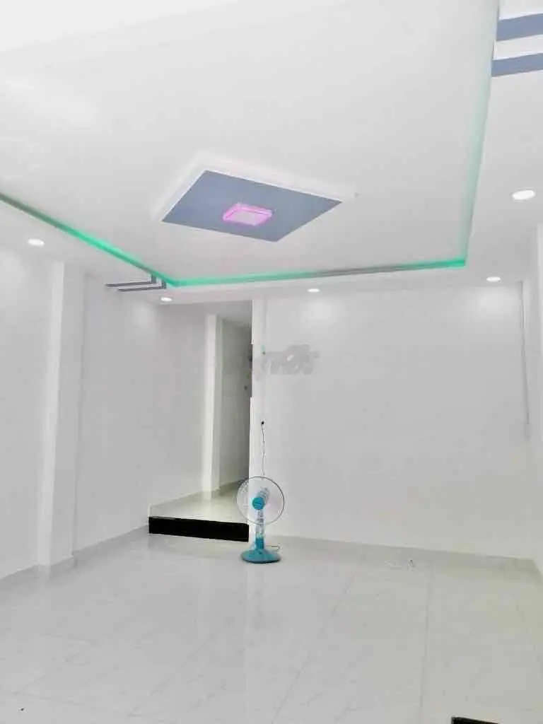 Nhà đẹp ở ngay Lưu Hữu Phước 56m2, ngang đẹp 4m, SHR, hoàn công đủ.