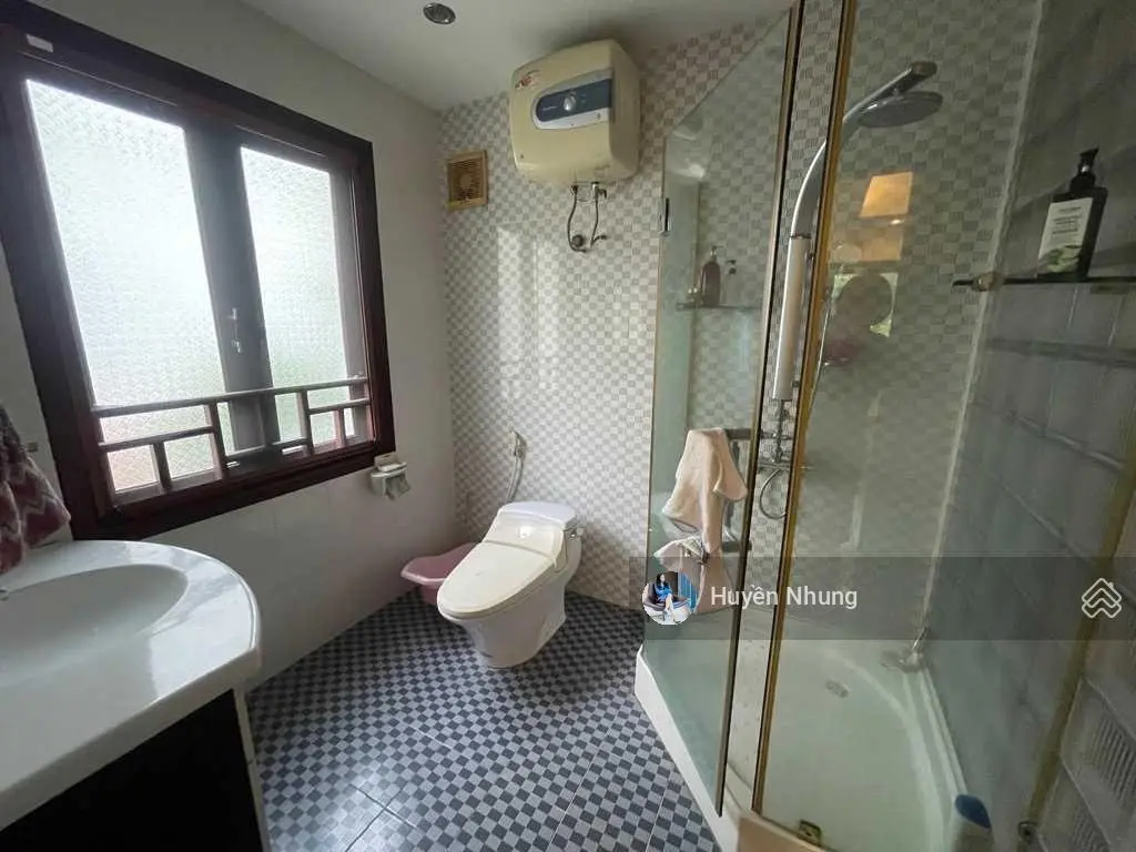 Biệt thự Việt Hưng, đẹp, ở thích, 186m2*4tầng, hơn 30 tỷ, chủ thiện chí bán. kinh doanh sầm uất