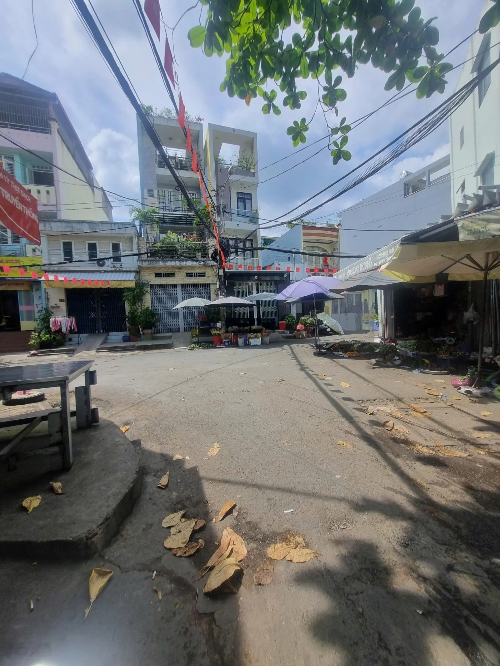 Nhà mặt tiền KD - ngay chợ Phú Lâm, Bà Hom, Quận 6, 4 x 18 m, 1 trệt 2 lầu BTCT, sổ hồng riêng
