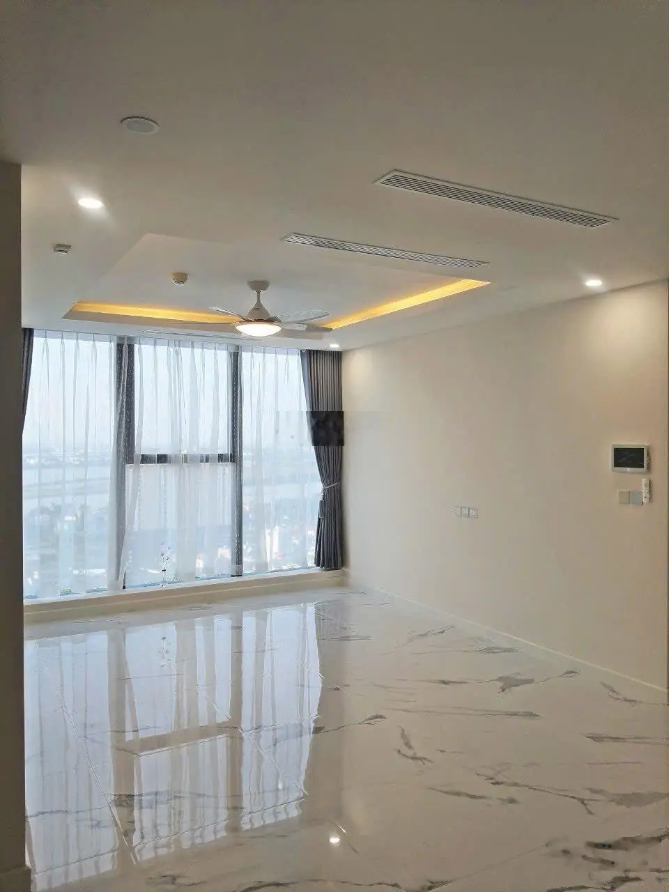 Bán căn hộ 3 ngủ/104m2 Sunshine City Ciputra tầng cao view sông Hồng