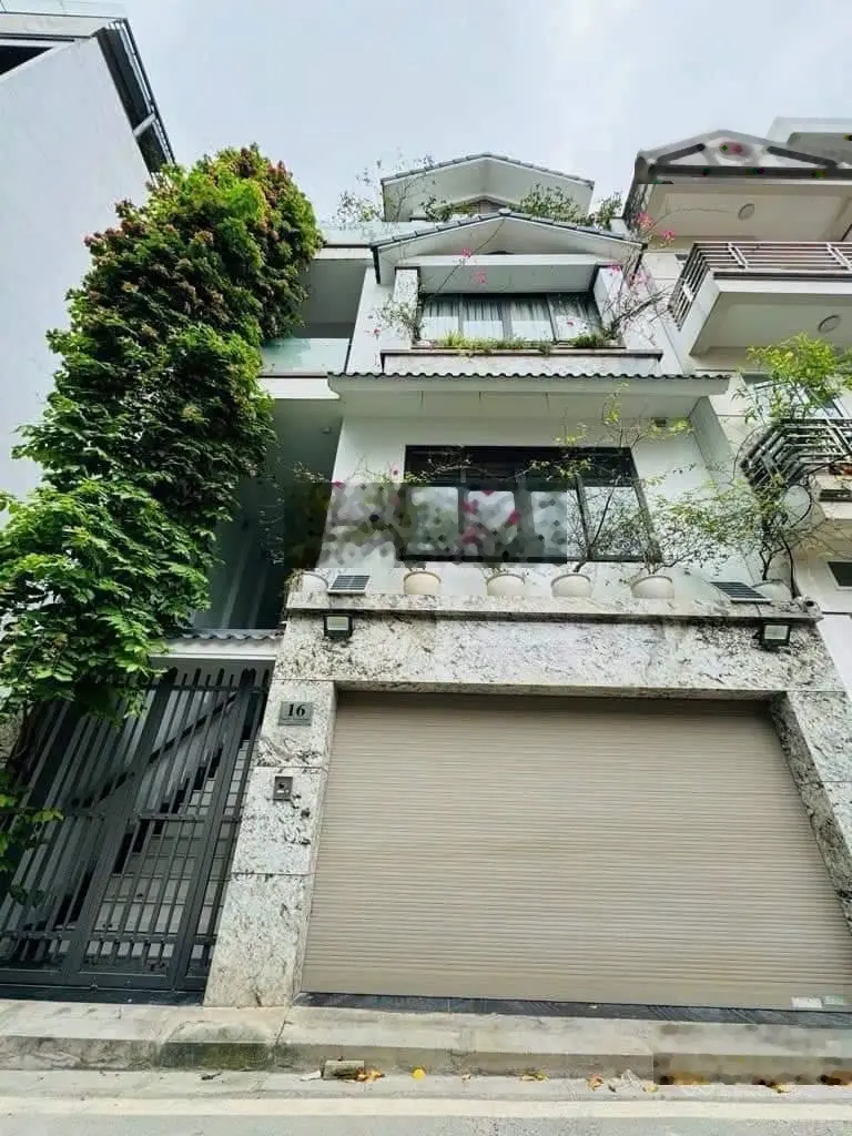 Bán nhanh biệt thự đường Cổ Linh, Long Biên. Gara, 2 thoáng, full nội thất. DT100m2 MT 7.2m, 17.5tỷ