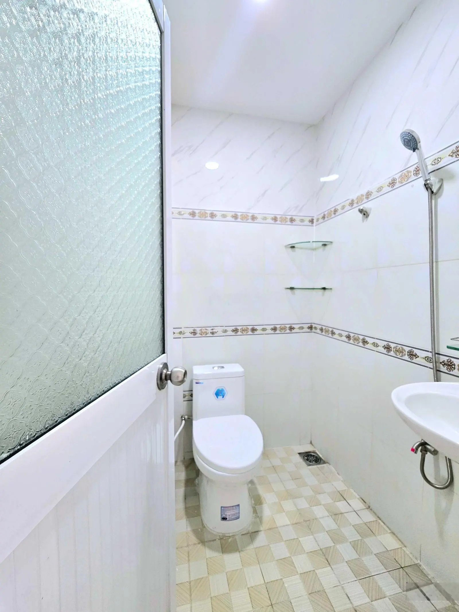 Bán nhà mới hoàn thiện, kề quận 7